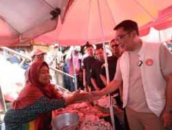 Ridwan Kamil Blusukan ke Pasar Kebayoran Lama, Pulang Naik Bajaj