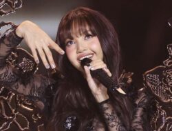 Lisa BLACKPINK Memukau di Victoria Secret Gaya Busana Show