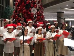 Discovery Ancol Gelar Penyalaan Pohon Natal Pertama Sambut Nataru