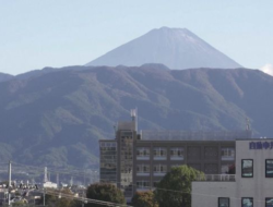 Penampakan Gunung Fuji yang Kembali Diselimuti Salju