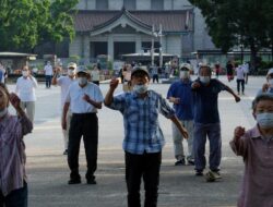 5 Olahraga Unggul untuk Jaga Keseimbangan di Usia 50 Tahun ke Atas