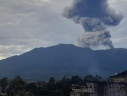 Gunung Marapi Erupsi, Semburkan Abu Vulkanik 500 Meter dari Puncak