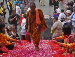 Perjalanan Biksu Thudong Jalan Kaki 4 Bulan Thailand-Borobudur