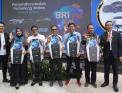 Apresiasi Nasabah Setia, BRI Serahkan Hadiah BRImo FSTVL 2024
