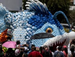 Parade Balon ‘Makhluk Laut’ Menginvasi Guadalajara Meksiko