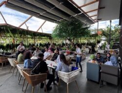 The Coffee Bean Trans Icon Mall Surabaya Usung Konsep Tropical Garden