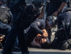 Polisi Larang Warga Berkumpul di Pusat Kota LA, 10 Orang Ditangkap