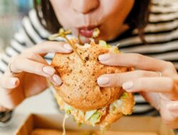 Bikin Wajah Efisien Tua, Hindari 5 Makanan Ini Sebelum Terlambat
