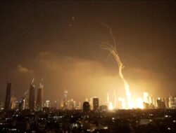 Detik-detik Mencekam Rudal Iran Gempur Israel