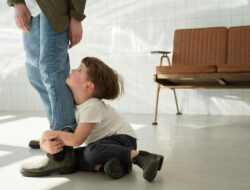 7 Trik Menghadapi Anak Tantrum, Tak Dianjurkan Marah-marah