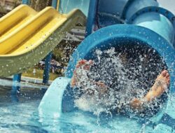 Naik Seluncuran Waterpark, Bayi Tewas Terlepas dari Gendongan Ayahnya