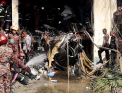 16 Murid, 2 Guru dan 1 Pilot