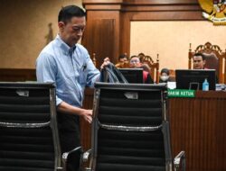 Jaksa Tak Mampu Hadirkan Rini Soemarno & Jokowi