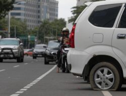 9 Langkah Ganti Ban Kendaraan Pribadi Sendiri, Tak Harus Panik Bocor di Jalan
