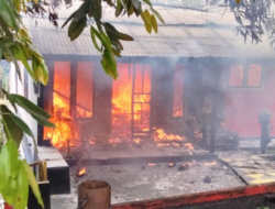 Rumah Dibakar, Kepala Desa Dianiaya