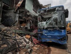 Transjakarta Minta Maaf dan Investigasi Kendaraan Bus Tabrak Toko di Jaksel