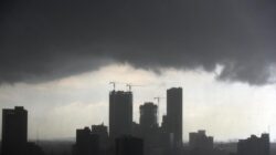 Masyarakat Jatim Diminta Waspada Cuaca Ekstrem Sepekan ke Depan