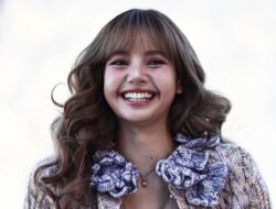 Tampilan Zendaya Sampai sekarang Lisa BLACKPINK di Show Louis Vuitton