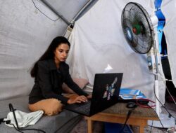 Gaza Rayakan Kelulusan Siswa SMA di Tengah Hancurnya Sistem Pendidikan