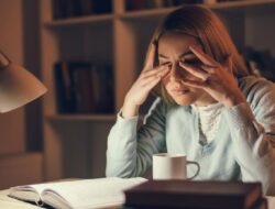 Kenali 10 Ciri-Ciri Mata Lelah dan Trik Mengatasinya