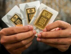 Kompak Terjun Bebas! Harga Emas Hari Ini Turun Rp77 Ribu, Buyback Anjlok Rp107.000