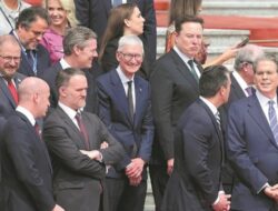 Apa yang Dilakukan Elon Musk dan Tim Cook saat Menemani Trump ke China?