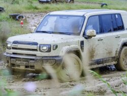 Jalan Tengah yang Diam-Diam Jadi Jawaban Industri Otomotif
