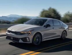 Kia K5 Facelift Terungkap, Bermesin Hybrid dengan Teknologi Premium