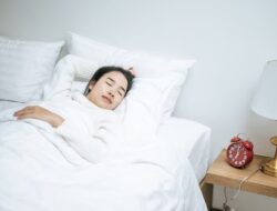 Mengenal Sleep Paralysis atau Ketindihan, Kondisi yang Bikin Tubuh Tak Bisa Bergerak saat Tidur : Okezone Women