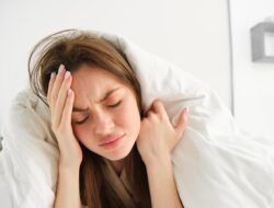 Sendok Beku Ampuh Hilangkan Migrain, Ini Kata Dokter! : Okezone Women
