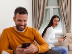 Mengenal Micro Cheating, Perselingkuhan Halus yang Bisa Merusak Hubungan : Okezone Women
