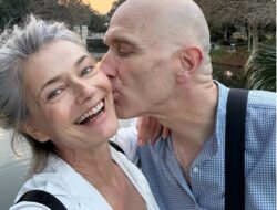 Kisah Model Paulina Porizkova Menikah di Usia 61 Tahun Setelah Bertemu Jodoh di Dating Apps : Okezone Women
