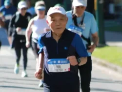 Tak Ingin Dikalahkan Usia, Kakek Umur 90 Tahun Masih Kuat Ikut Half Marathon