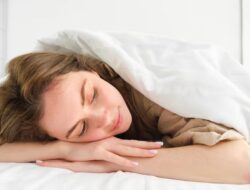 Gerah Bikin Susah Tidur? Ini 6 Trik Mengatasi Gangguan Tidur Akibat Cuaca Panas : Okezone Women